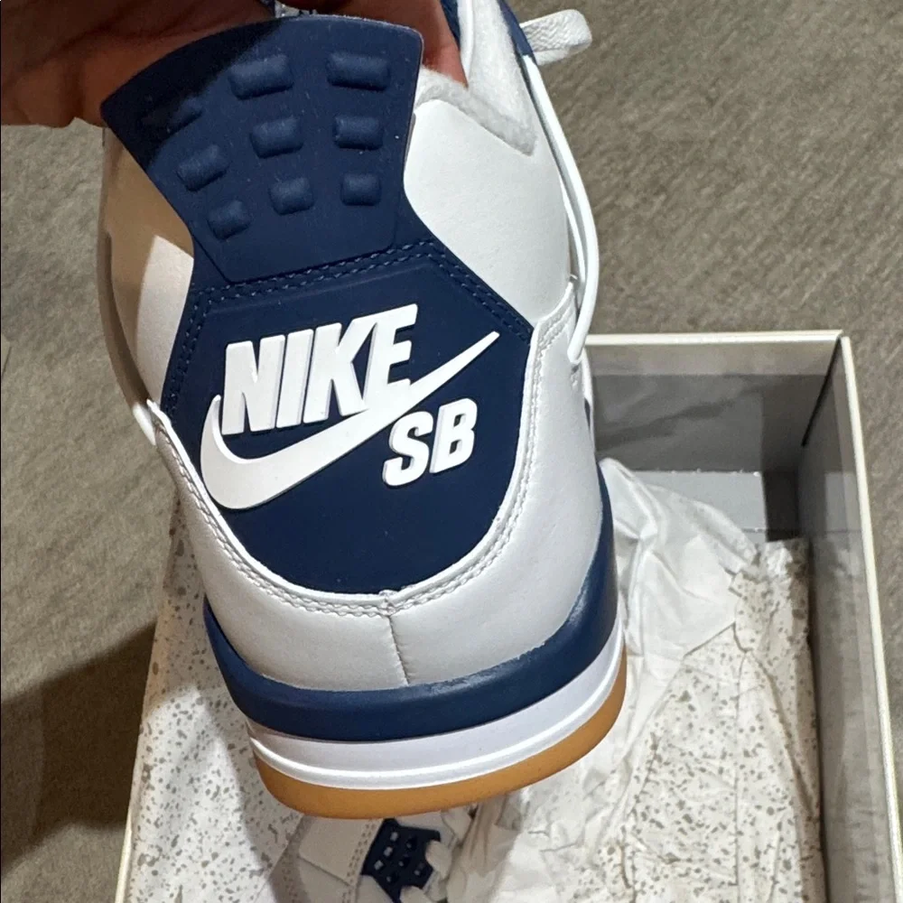 Jordan 4 SB Navy - Picture 2 of 7
